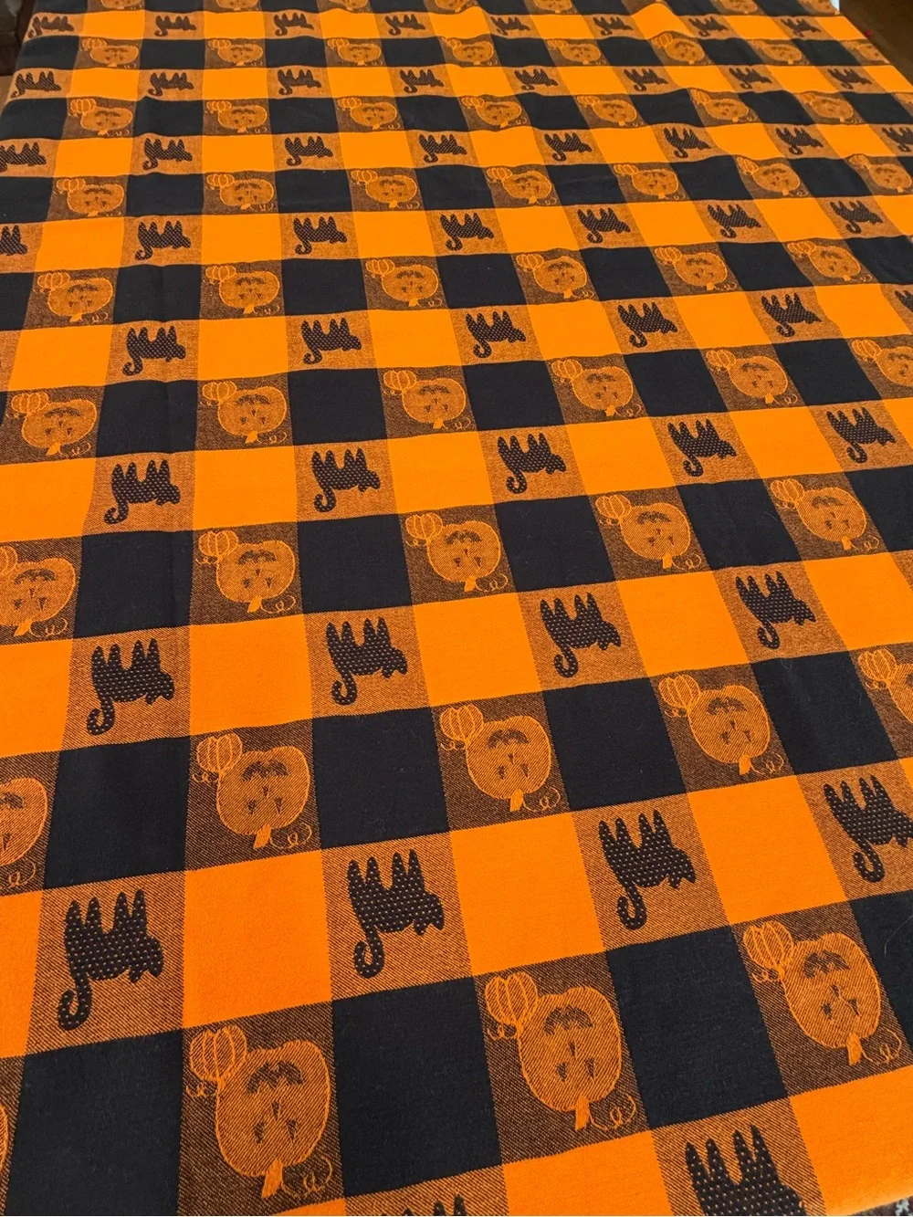 Sonoma vintage style all cotton 70”x54” Halloween tablecloth oval black cats